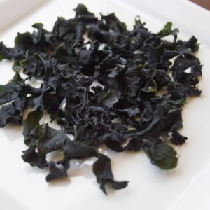 dried wakame leaf