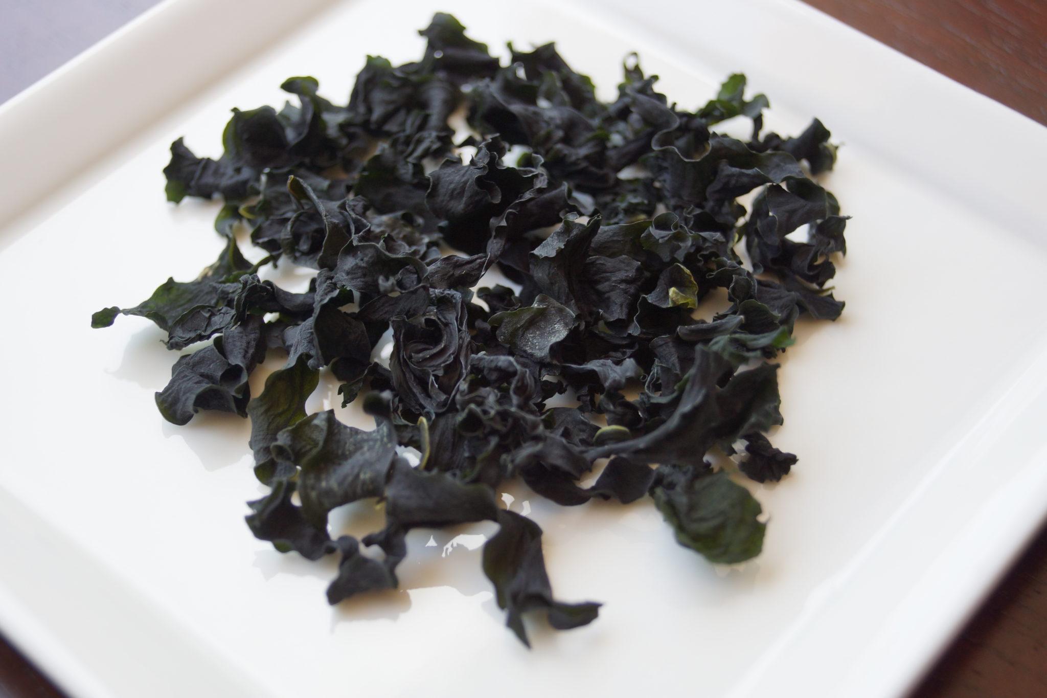 dried wakame leaf